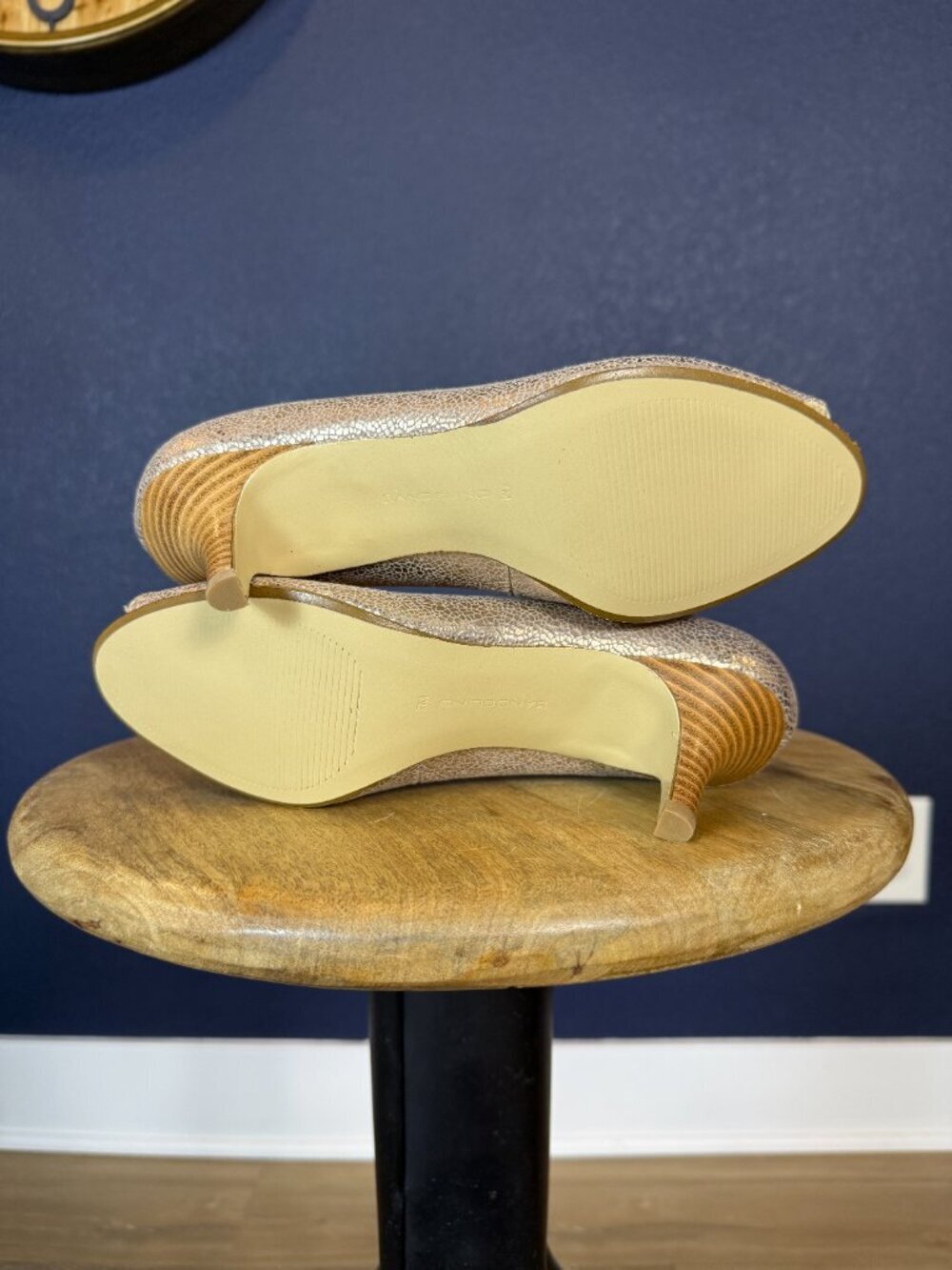 Bandolino NWT Shelley Light Gold Metallic Peep Toe Pumps Heels | 7 - Picture 7 of 9